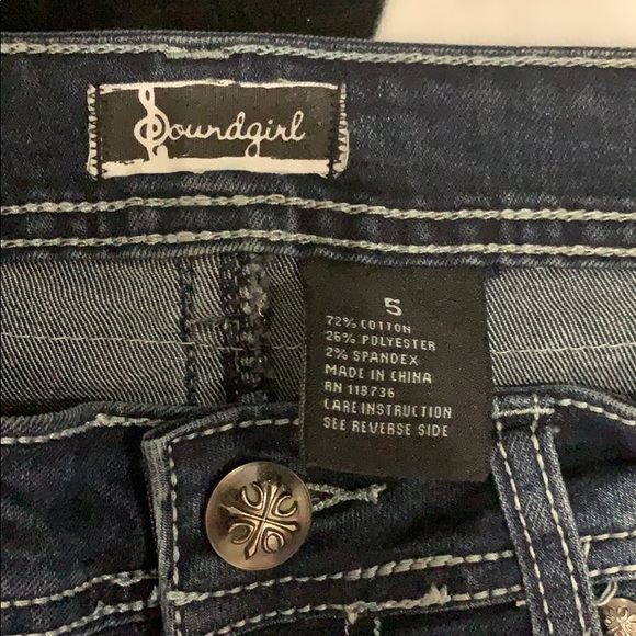 Soundgirl - Picture 6 of 6